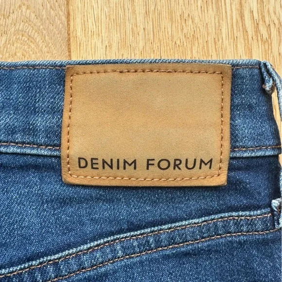 ARITZIA Denim Forum Blue Slim Straight Jeans - 25 - Picture 10 of 12